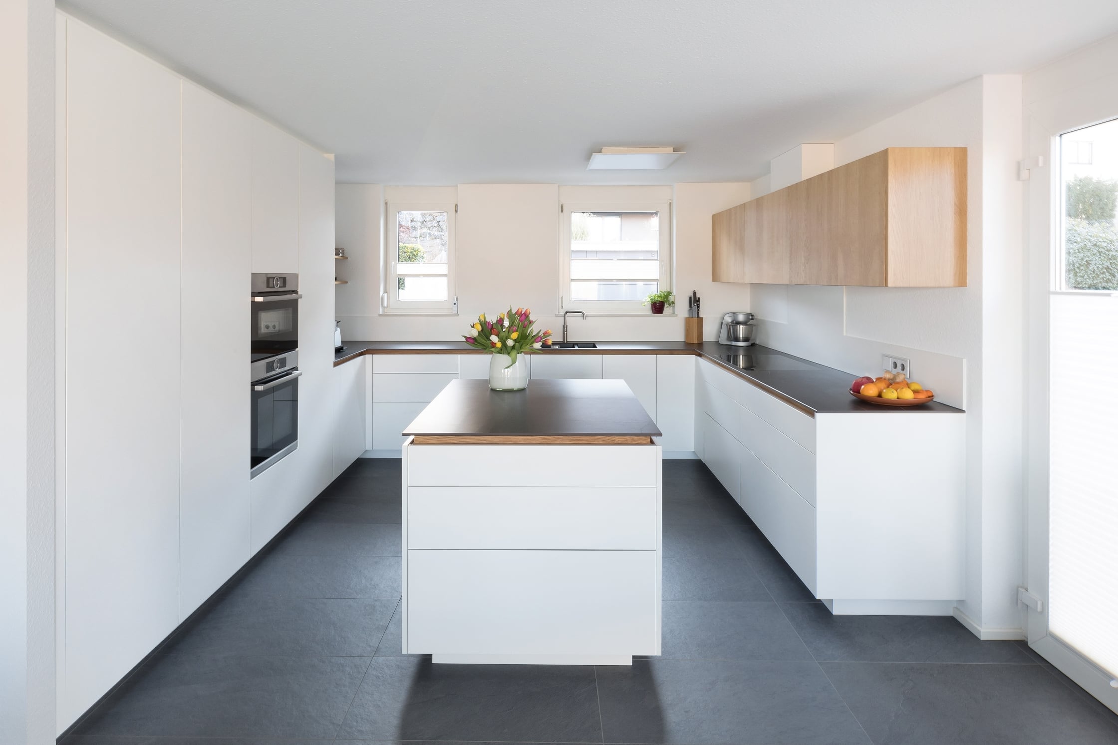 klaren | Holz und NR Küchenfronten: Weiße Linien Küchen